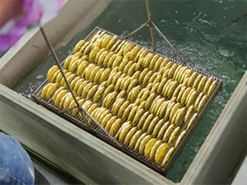 iga04 - glory pin maker