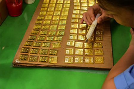 iga05 - glory pin maker