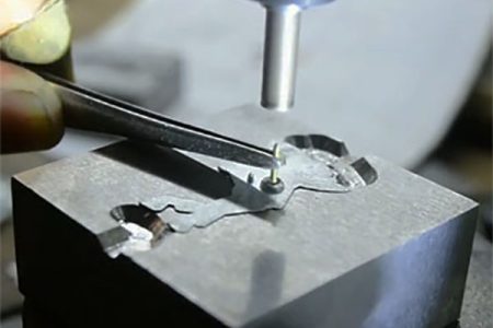 iga06 - glory pin maker